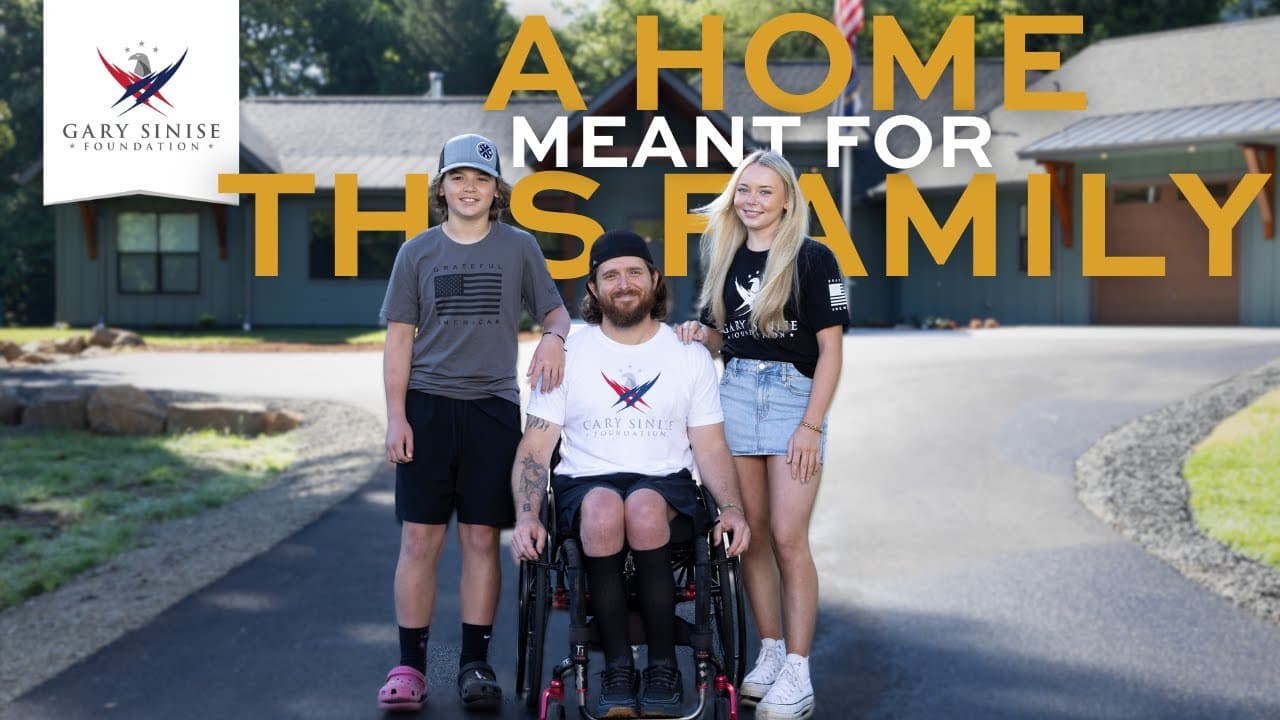 Gary Sinise Builds This HERO'S Family a HOME