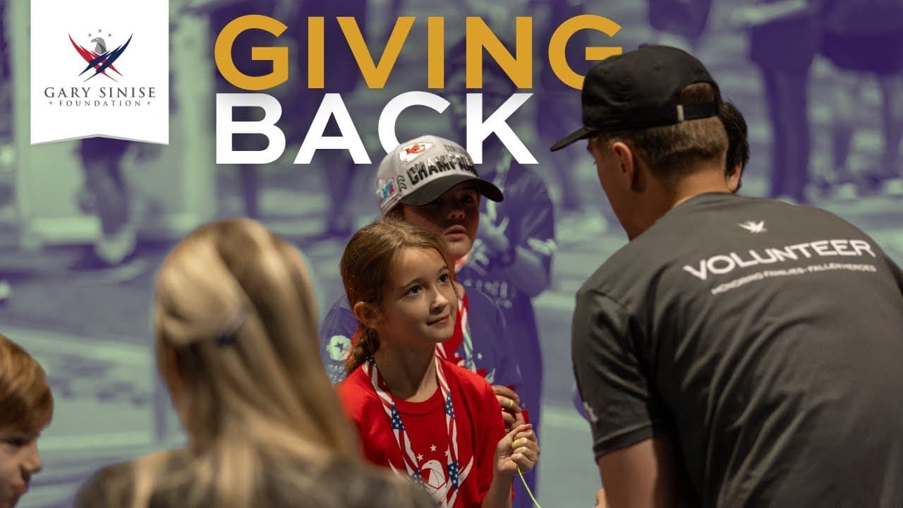 THOUSANDS of Gary Sinise’s Volunteers GIVE BACK to these KIDS!